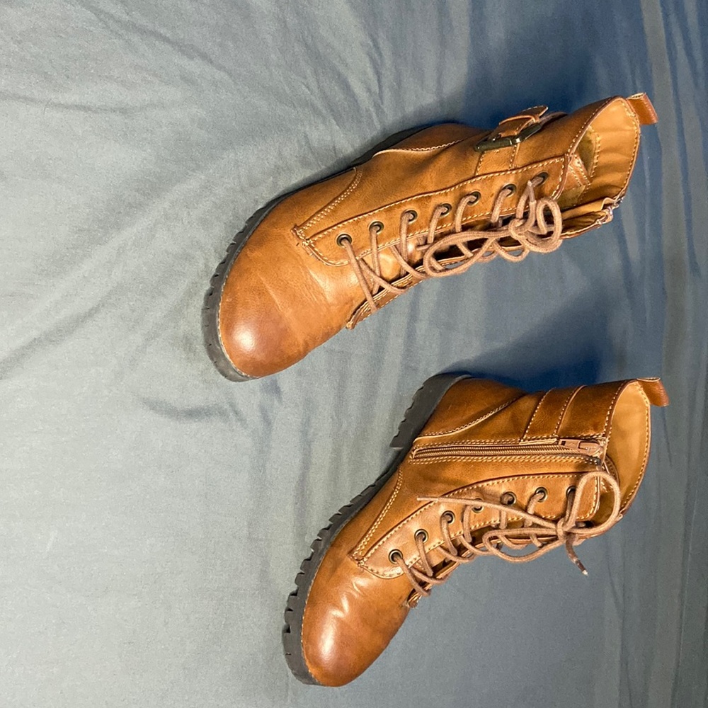 Combat boots